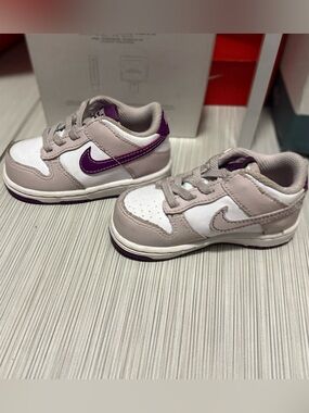 Toddler Nikes size 6c